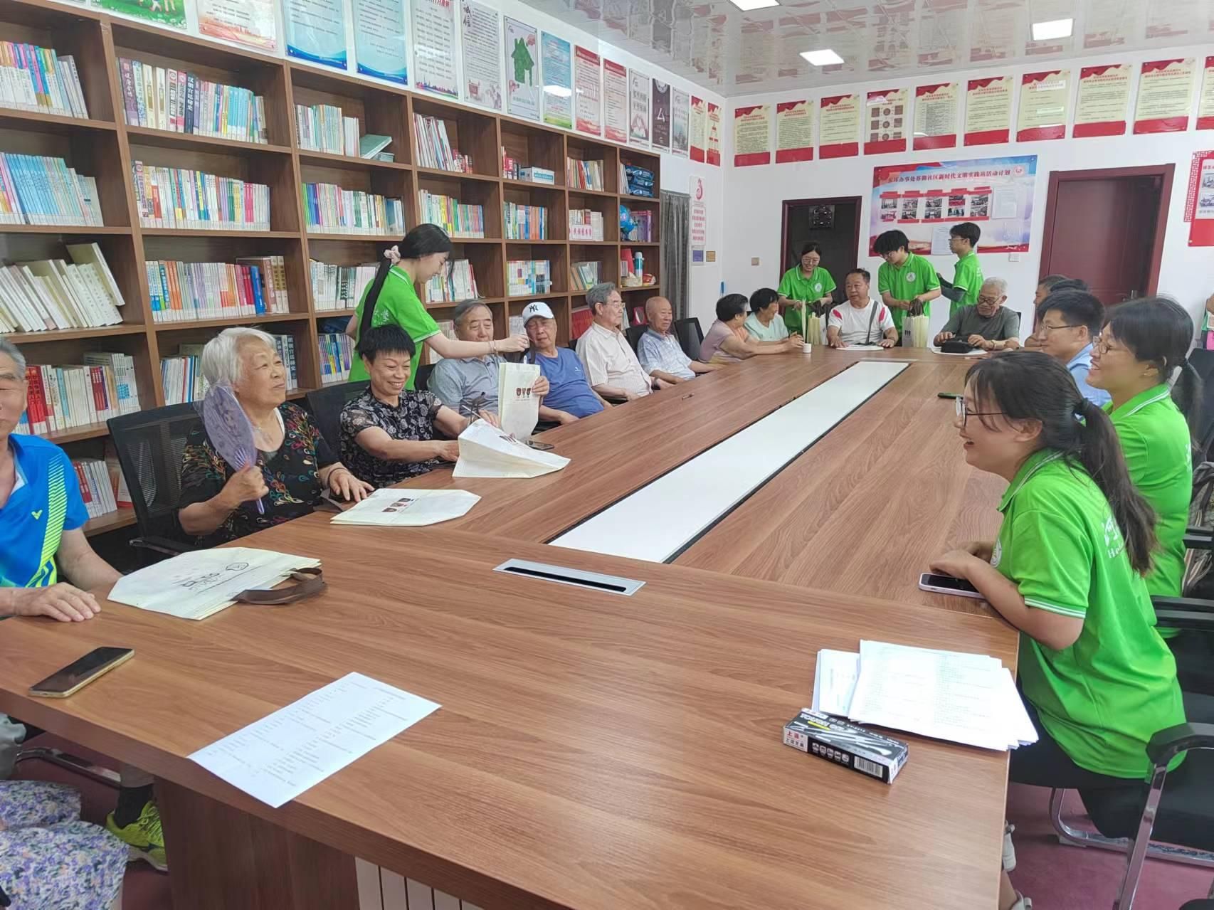 蔡御社区座谈会.jpg