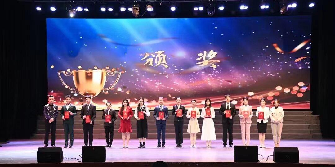 我校学生(左五)齐子莹荣获优秀奖.jpg 我校学生(左五)齐子莹荣获优秀奖.jpg
