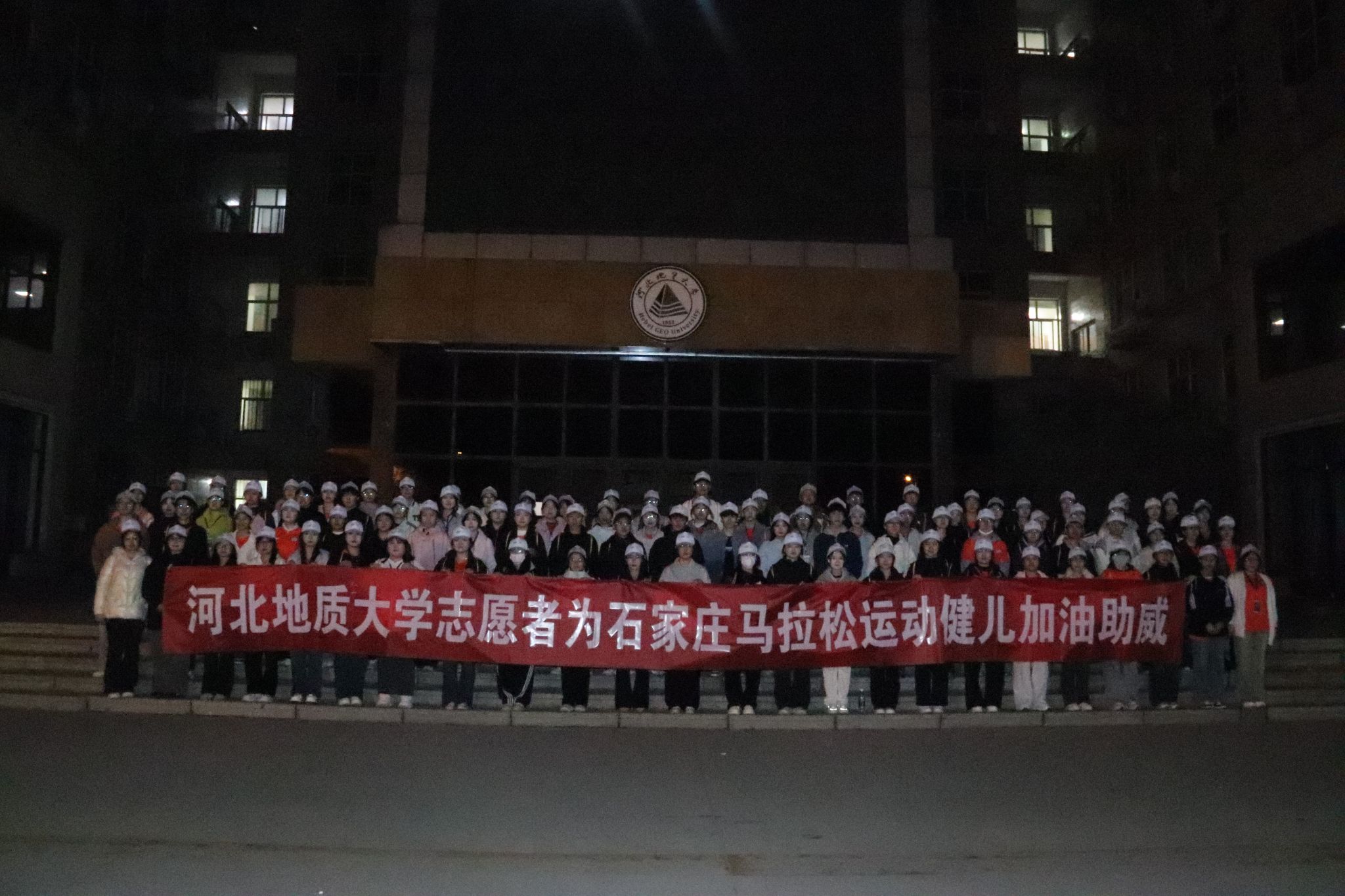 志愿者出发时的合影.jpg